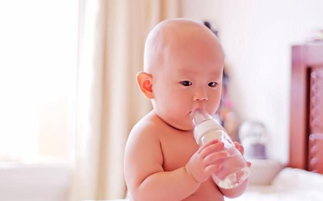 很多宝妈用这三种方法清洗奶瓶,其实是错误的,对宝宝身体不好