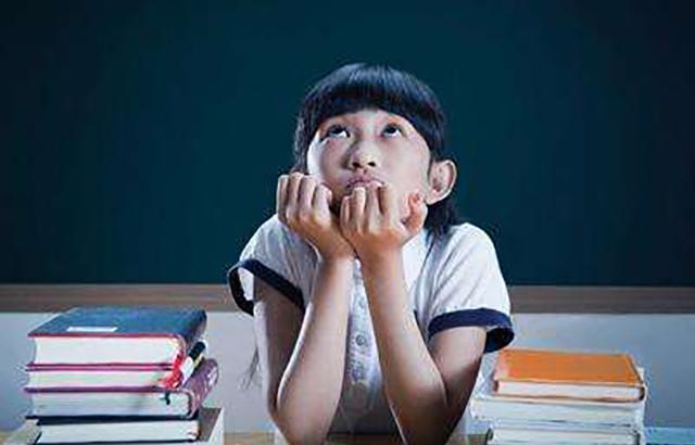 孩子做事“三分钟热度”?培养孩子专注力,这四方面爸妈要做好!