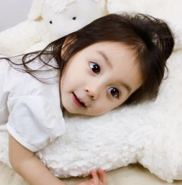 三年前她是最美“网红宝宝”，如今却变了样，一张照片评论炸了