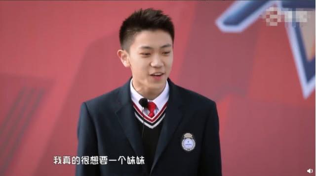 18岁帅哥催妈妈生妹妹，称一家四口比一家三口更幸福