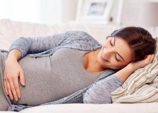 怀孕后，孕妈坚持“左侧卧”并不健康，这些坑容易中招，别忽视