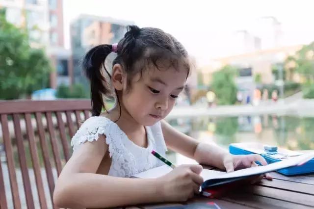 如何让孩子心甘情愿写作业？这是我见过的最好做法