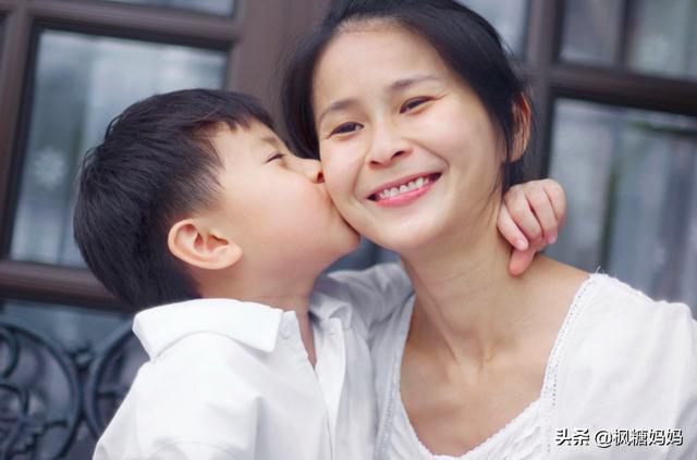男宝宝黏着妈妈会变妈宝男吗？心理学家：我们一直在伤害男孩？