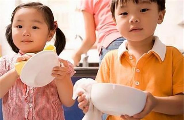 养孩子，不是用一辈子“养”着他，而是教会他自己成长