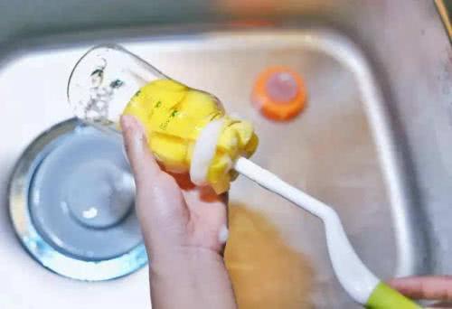 这样洗奶瓶、冲奶粉=给宝宝喂毒奶，宝爸宝妈都要重视起来