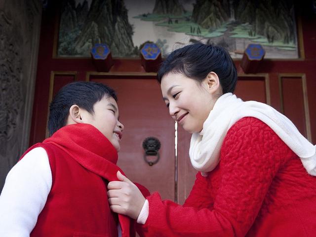经常给孩子穿别人送的旧衣服可以吗？这些影响，家长要知道