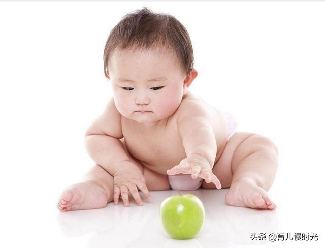 一岁前宝宝大运动发展，家长如何帮助宝宝锻炼身体？