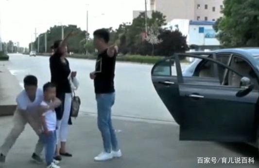 一岁孩子超市被抱走，警察两小时后找到，孩子父母却认不出来了