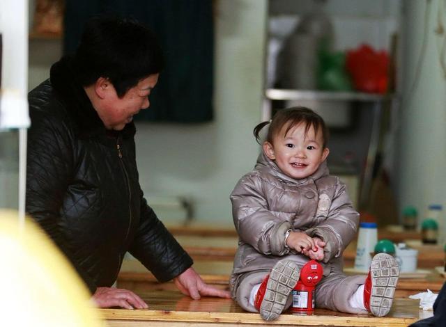 “奶奶好还是外婆好？”这个孩子的回答让人点赞，是个会说话的