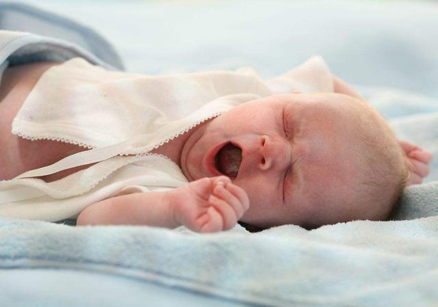 睡姿暗示了宝宝的性格，你家娃娃是哪一种？快来对号入座吧