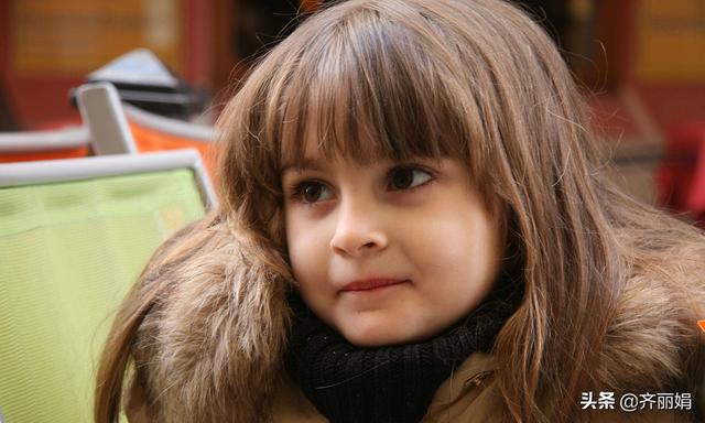 “富养女儿穷养儿”这句话，很多人都理解错了，其实这样做才对