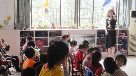 幼儿园刚开学，老师无意发到群里的一张照片，宝妈看后要说法