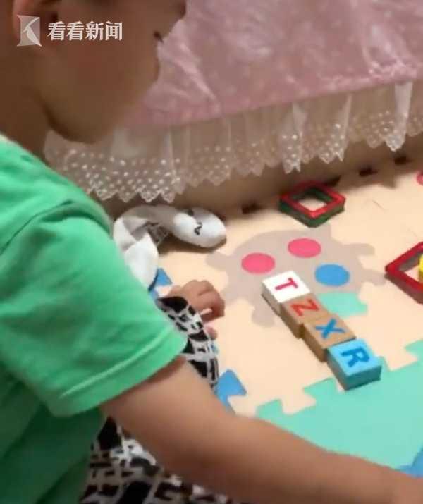 4岁男孩说英语溜得飞起 网友：我还不如一个宝宝