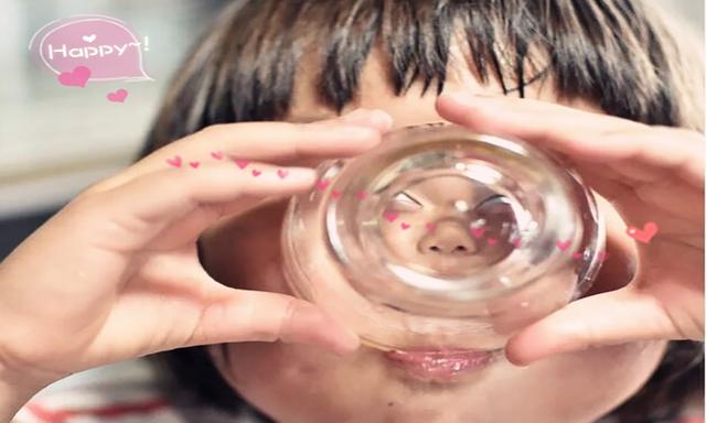 妈妈晒孩子丑照引争议，为何有些妈妈爱晒孩子丑照？原因令人感动
