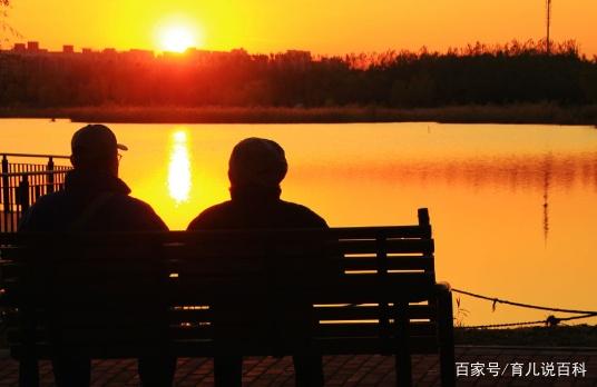 重男轻女的父母老了过得咋样？这3种结局，个个让他们后悔