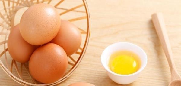 父母给孩子添加辅食时需注意，这4种食物容易导致过敏，别再给宝宝吃了！