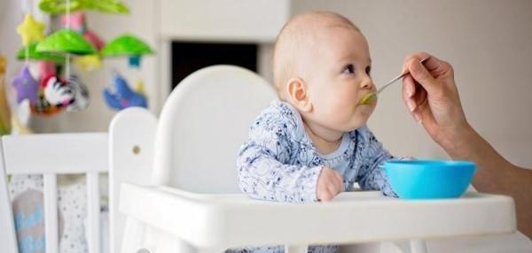 父母给孩子添加辅食时需注意，这4种食物容易导致过敏，别再给宝宝吃了！