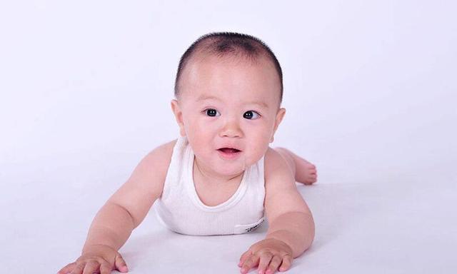 为何现在的婴儿眼睛越来越大？看到原因后，不能高兴太早！