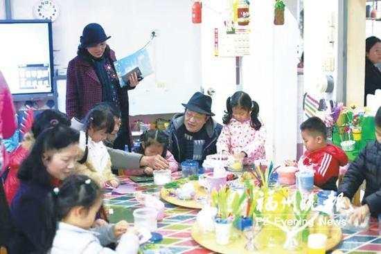 福州台江：老同志与幼儿互动 在游戏中传承温暖