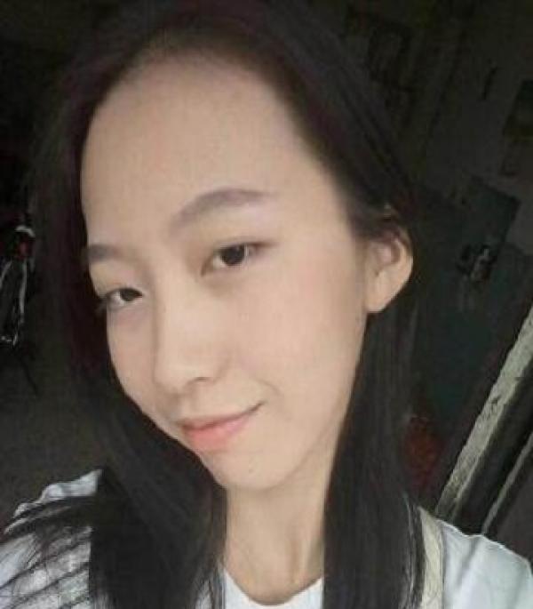 妈妈为了防止早恋把儿子当成女孩打扮,却因太美惹男生疯狂追求