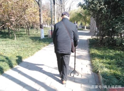 重男轻女的父母老了过得咋样？这3种结局，个个让他们后悔