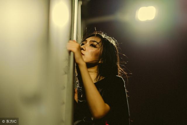 每个爱哭闹的孩子背后，都站着一个焦虑的父母