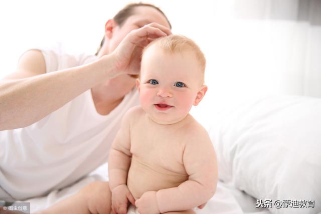 教你5个抚触小方法，每天给宝宝做，能促进宝宝大脑发育提高智商