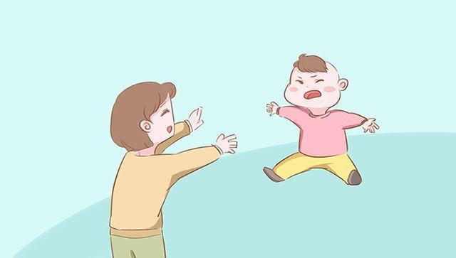 孩子摔倒，妈妈们不仅要学会应对，还要注意自己的言行