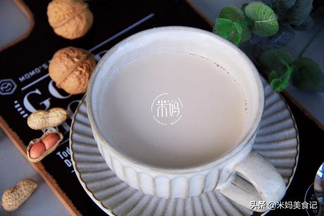 它比牛奶豆浆更营养，早餐喝一杯，孩子脑子聪明又长个！