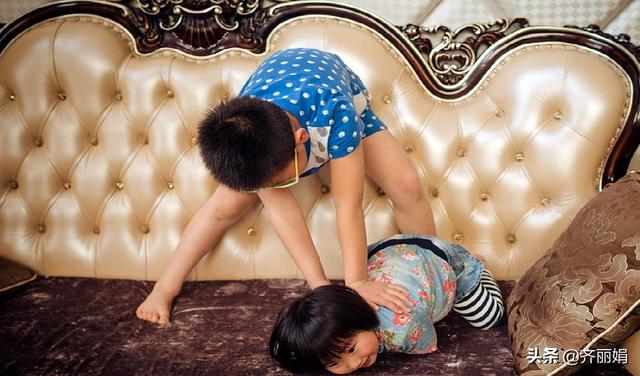 孩子多的家庭，为什么父母总会无意识的偏心其中一个？