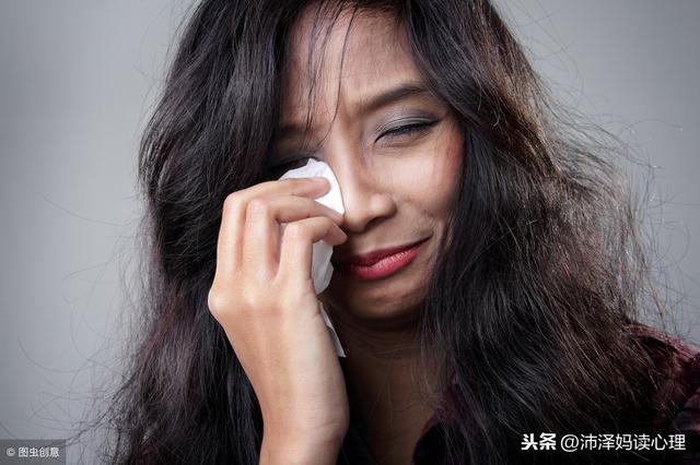 教育孩子就像踢足球，夫妻之间要相互补位