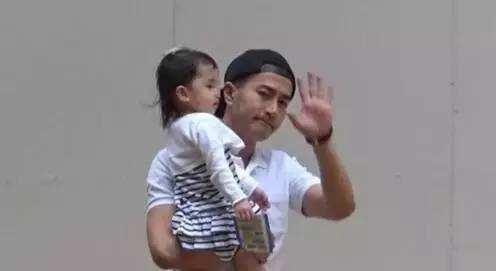 明星给孩子取名如此随意，他有双博士学历，孩子的名字却是最简单