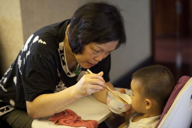 就算宝宝再喜欢，这几种食物也不能多吃，易影响孩子身体发育