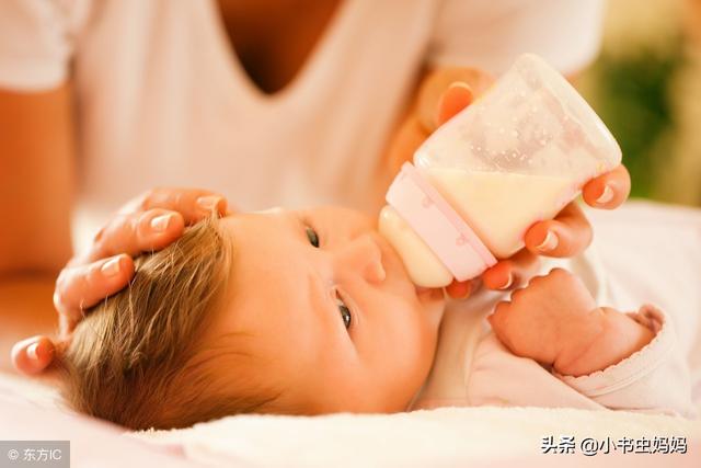 宝宝一碰奶瓶就哭闹？宝妈学会这4招，宝宝轻松从母乳过渡到奶瓶
