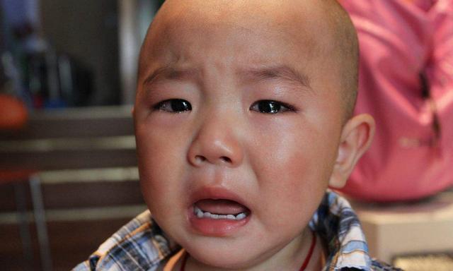 用“哭声免疫法”对待孩子,真的有效吗?这是对孩子最大的伤害