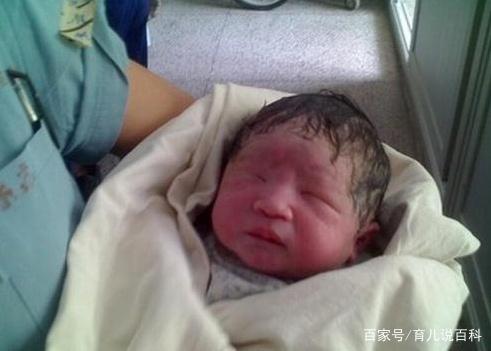 新生儿能有多“丑”？网友晒出前后对比图