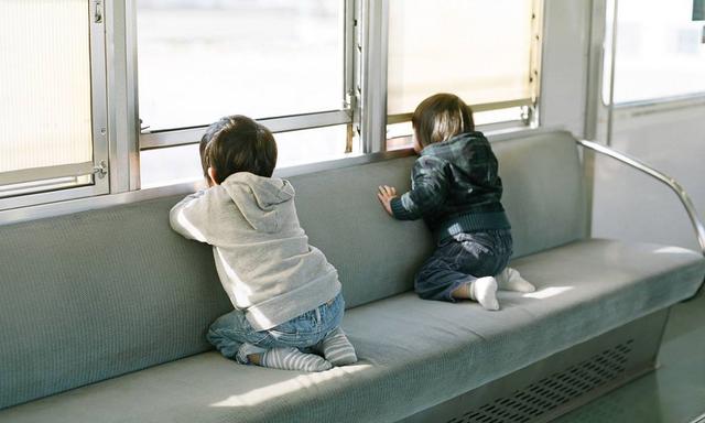 家有二宝:想让大宝和二宝好好相处?不妨试试“偏心法”