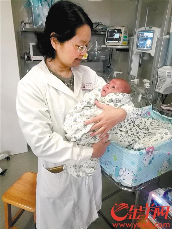 生命奇迹“超早产”双胞胎双双存活