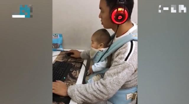 奶爸眼皮上画眼睛戴耳塞放录音哄娃睡觉,这波操作太敷衍