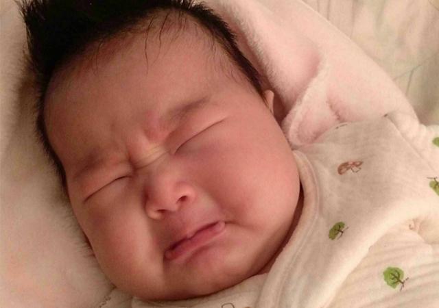 一哭就抱会宠坏孩子？研究证明：不抱才是在害ta