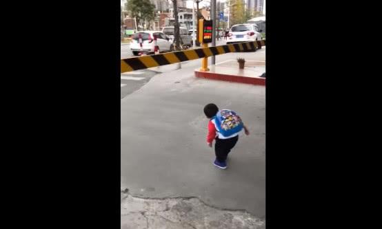 现在孩子安全意识很强：不仅保护自己，还要保护自己2米高的灵魂