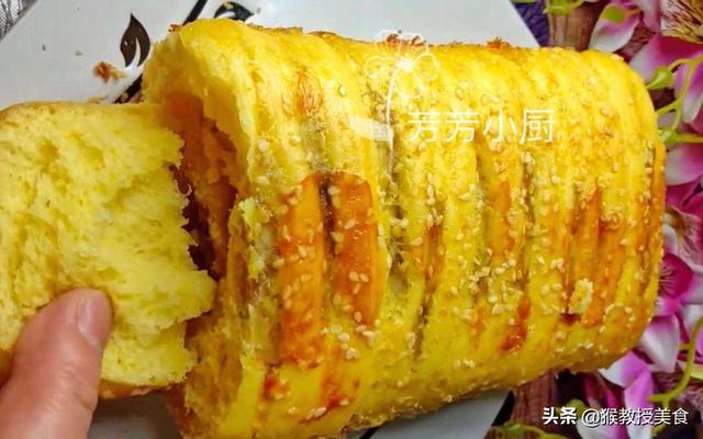 1碗玉米面2根香蕉，不用烤箱照样做面包，香甜松软，孩子超喜欢吃