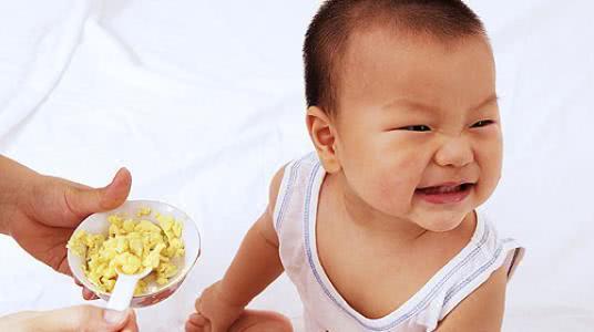 劝告：孩子出现5处变化，积食或许“悄悄”走来，家长别大意