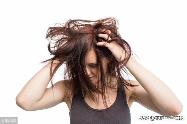 产后大把掉发正常吗？医生教你三招，甩掉脱发难题！