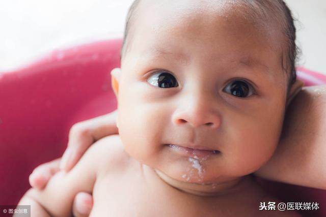 宝宝突然出现呕吐，该怎么办？先明白这4个病因