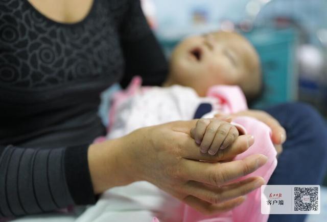10个月后舍不得，奶奶送先心病孙女回医院手术