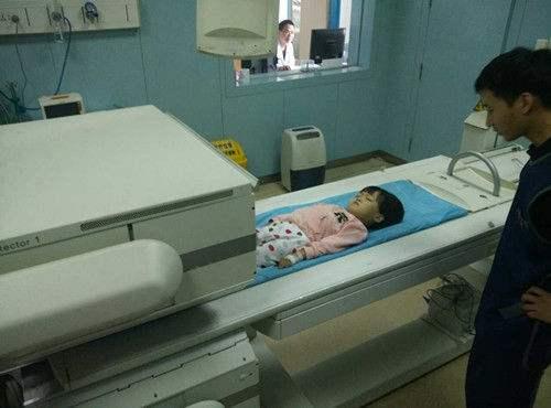 7岁男孩咳嗽一年都没好，医生检查拍出这样东西，妈妈懵了