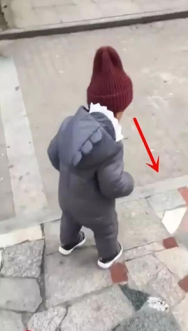 笑岔气！现在的孩子安全意识真强！这求生欲，网友全服了
