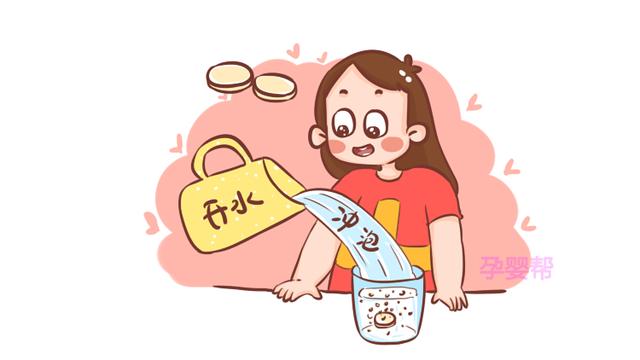 孩子吃完退烧药后，呼吸急促、面部发青，因为妈妈忽视一件事