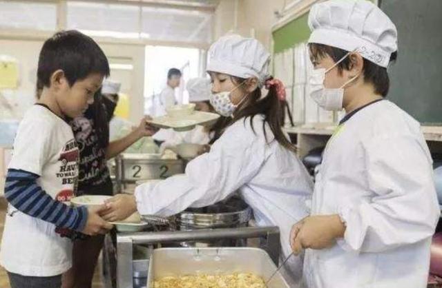 日本孩子的10元午餐,颠覆了我们的育儿观念:这才是赢在了起跑线